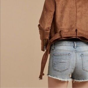 Aritzia denim shorts exposed pockets